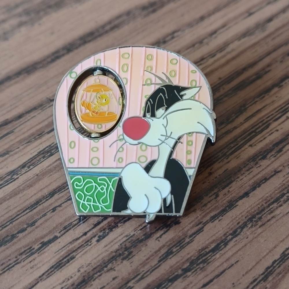 Warner Brothers Sylvester and Tweety Pin